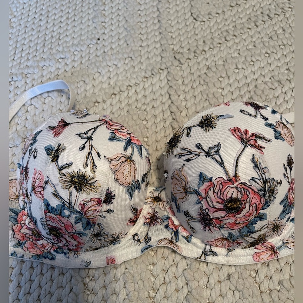 Victoria’s Secret dream angels bra